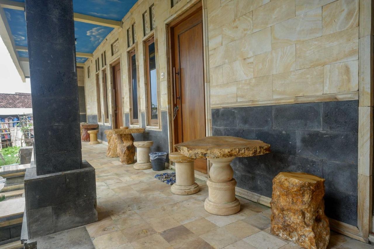 Hotel Kampoeng Drini Redpartner Brono Экстерьер фото
